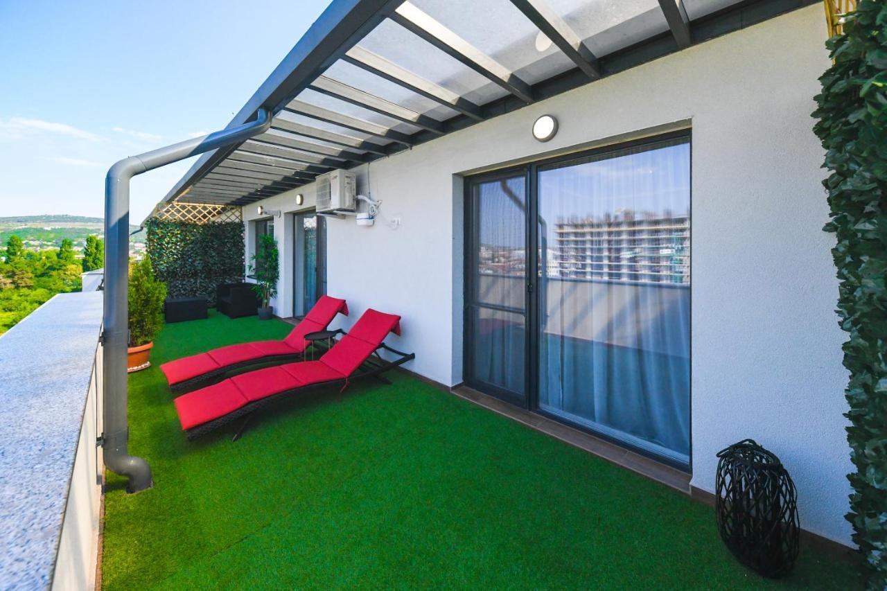 Panoramic Apartment With Terrace คลูจ-นาโปกา ภายนอก รูปภาพ